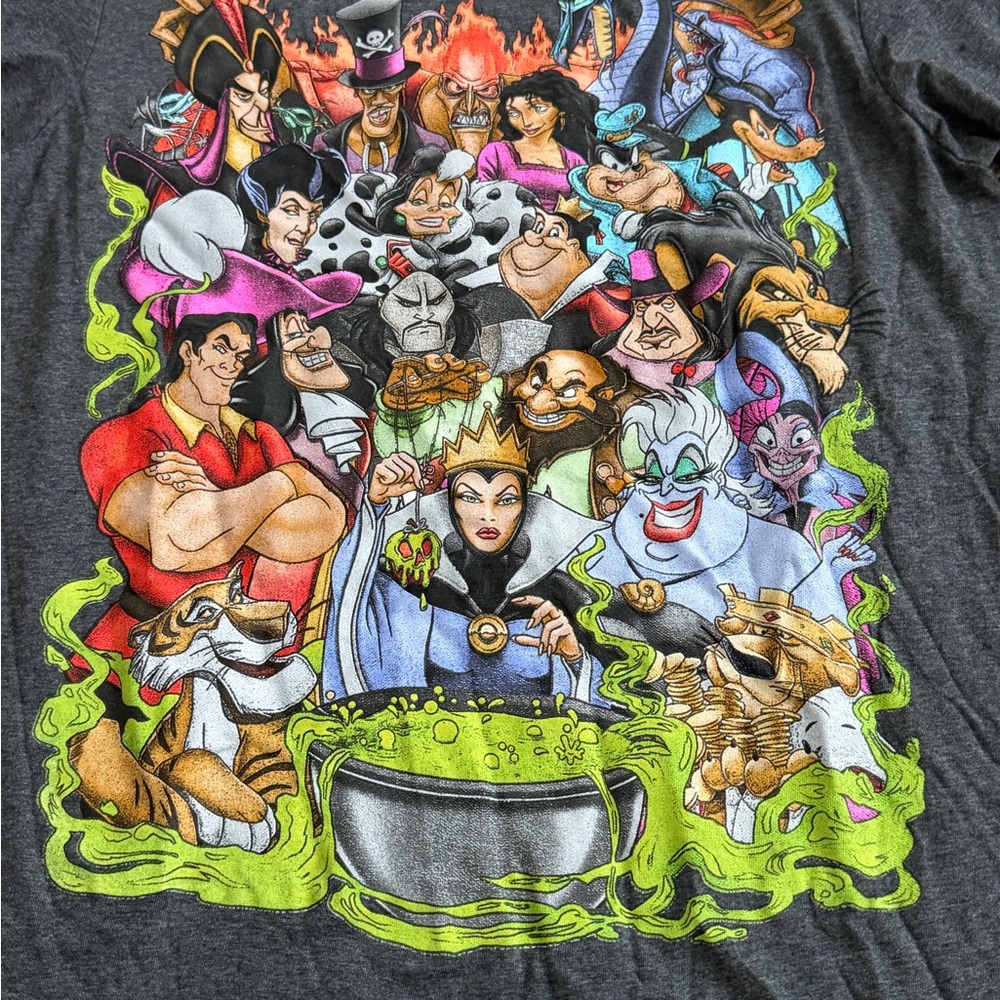 Disney Villains Group Collage Graphic T-Shirt Women’s Size Small NWT